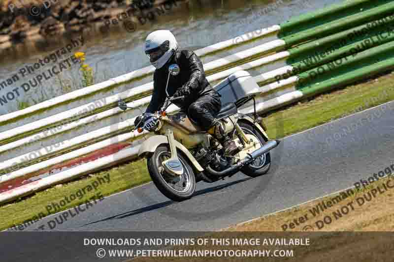 Vintage motorcycle club;eventdigitalimages;mallory park;mallory park trackday photographs;no limits trackdays;peter wileman photography;trackday digital images;trackday photos;vmcc festival 1000 bikes photographs